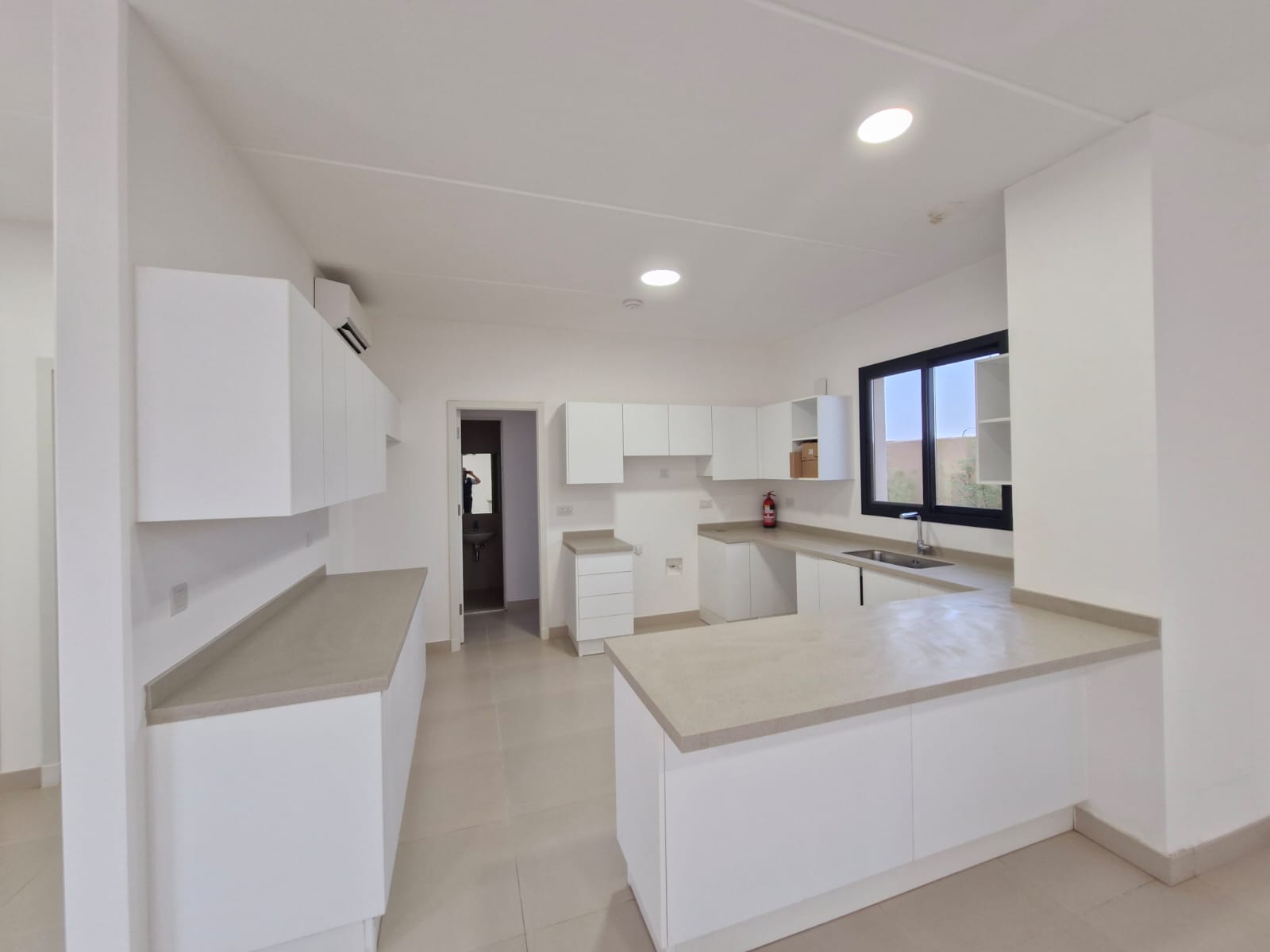 🏰 **Modern Luxury Villa | Sidra District – Roshn**   ✨ *Contemporary Design Blending Elegance, Functionality & Sustainability*  